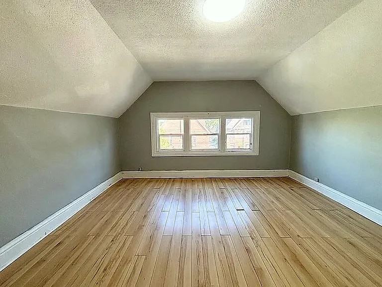 76 Sanford Ave S #4 - Photo 6 of 7