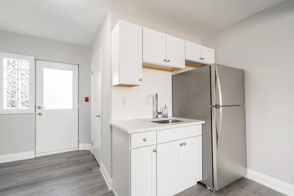 81 Gibson Ave #6 - Photo 2 of 13