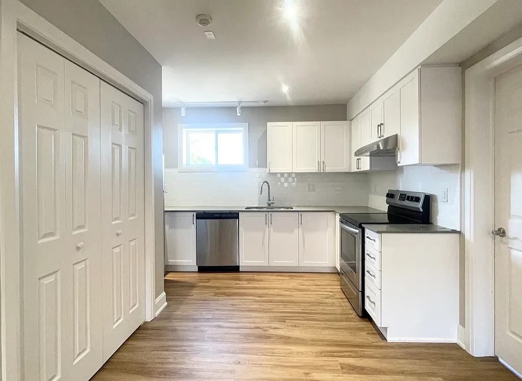 540 King St E #C7 - Photo 3 of 12