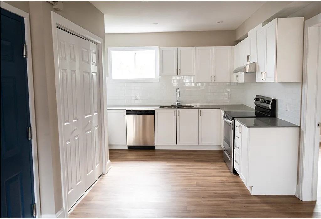 540 King St E #C7 - Photo 4 of 12