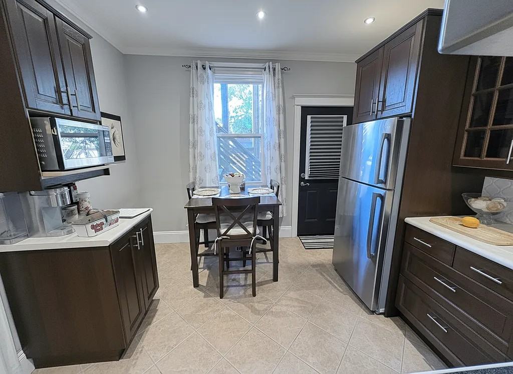 691 Wilson St - Photo 2 of 10