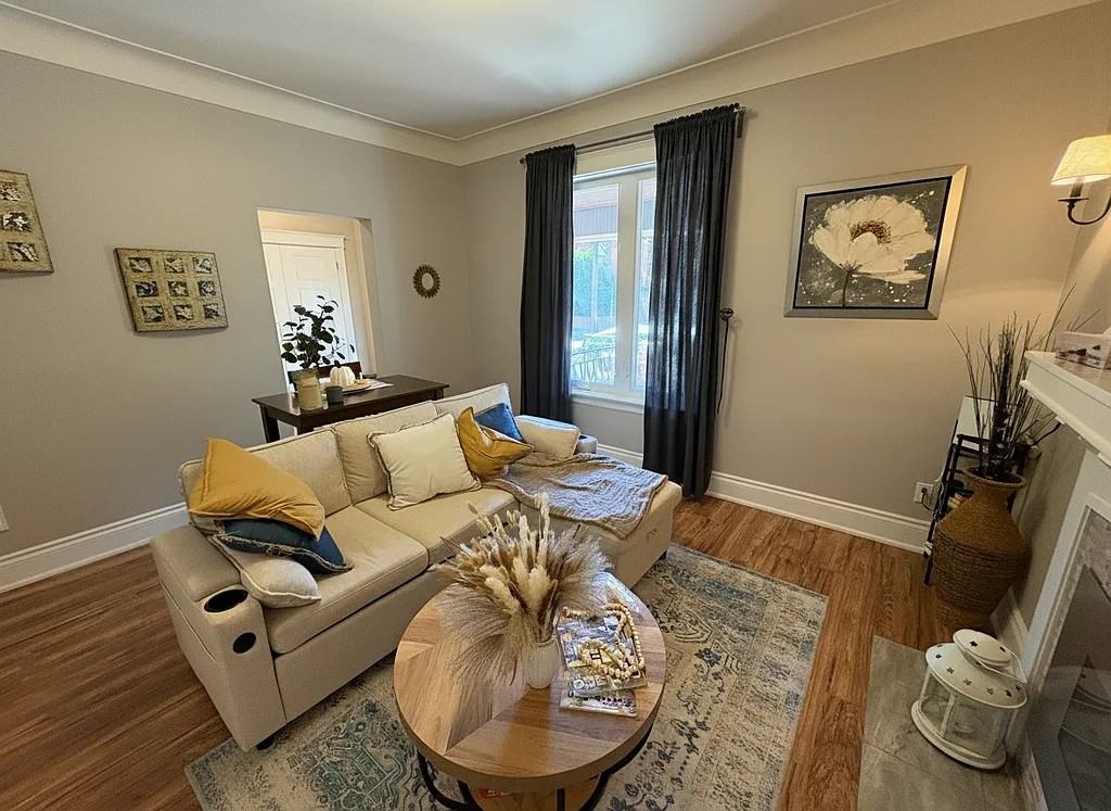 691 Wilson St - Photo 6 of 10