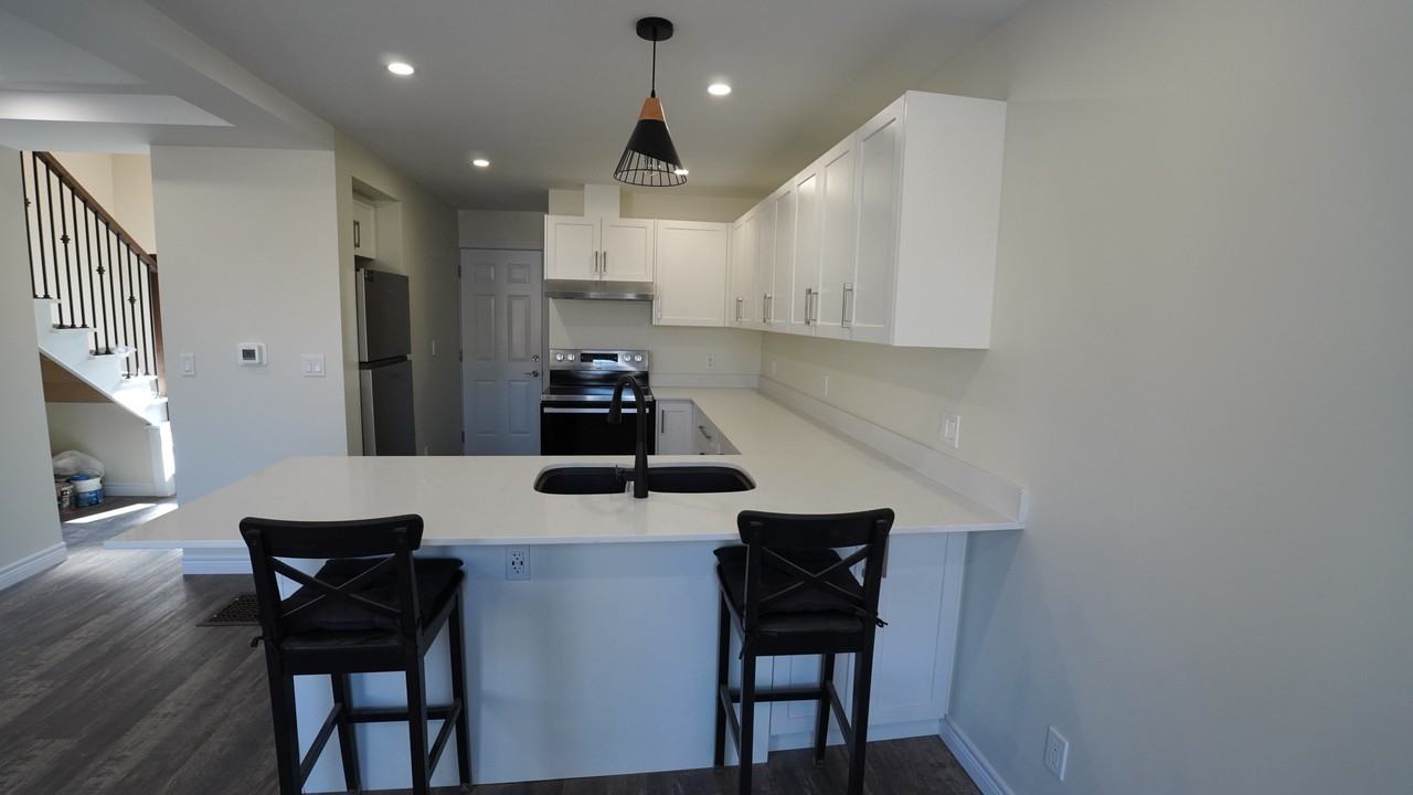 246 Forest Ave - Photo 4 of 24