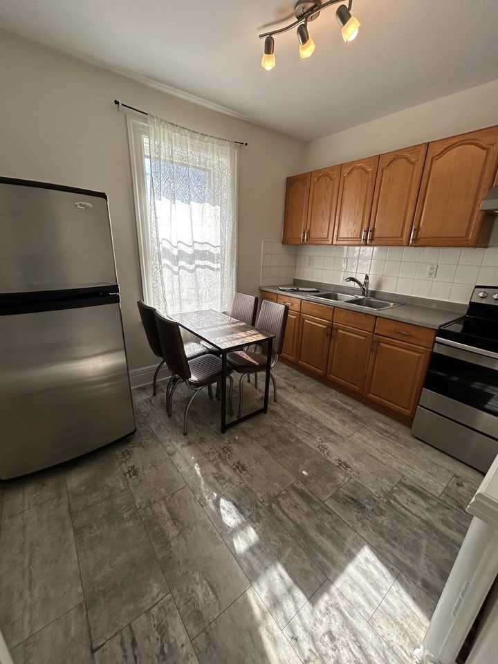 239 Queen St S #2 - Photo 2 of 25
