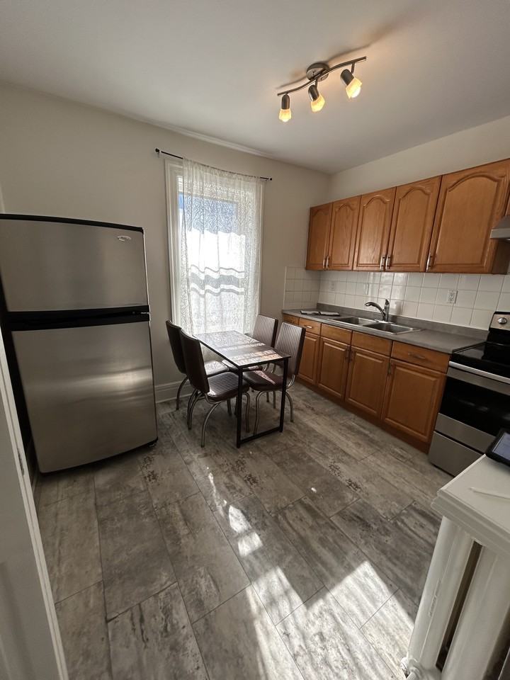239 Queen St S #2 - Photo 3 of 25