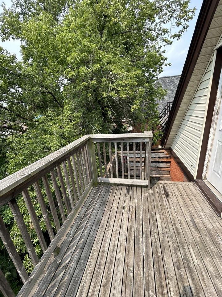 24 Locke St S #3 - Photo 4 of 9