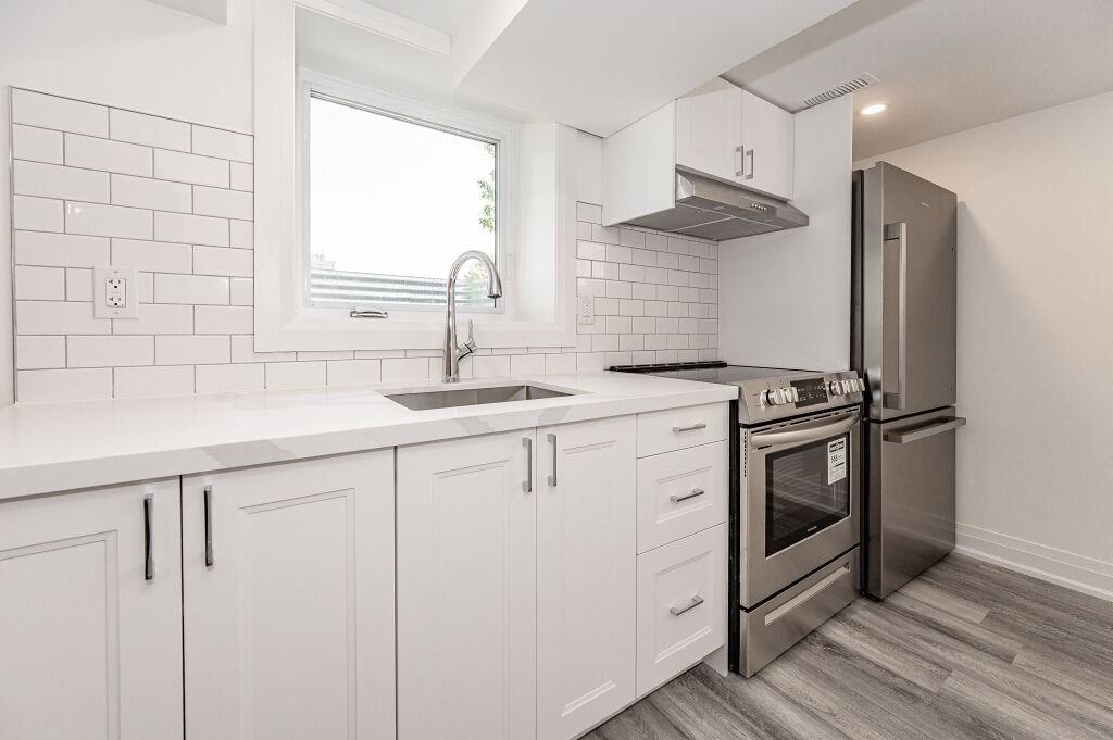 379 East 38th St #2 - Photo 4 of 18