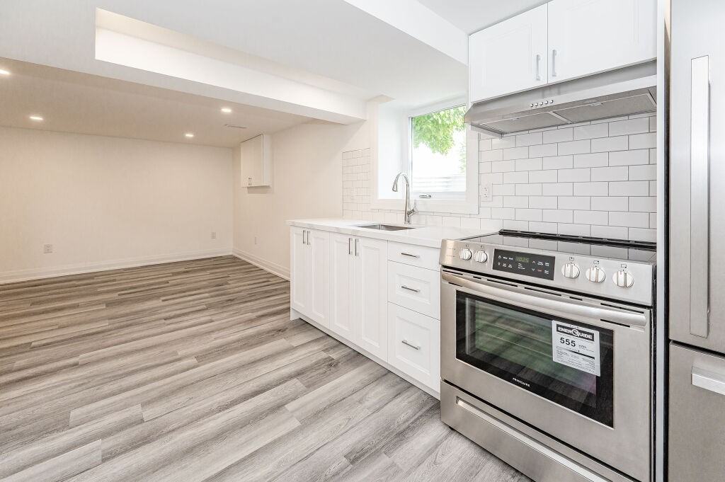 379 East 38th St #2 - Photo 5 of 18