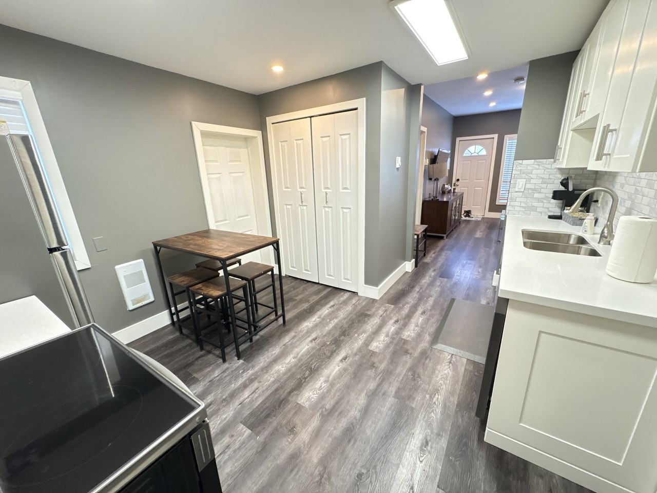 212 Rosslyn Ave N - Photo 5 of 11