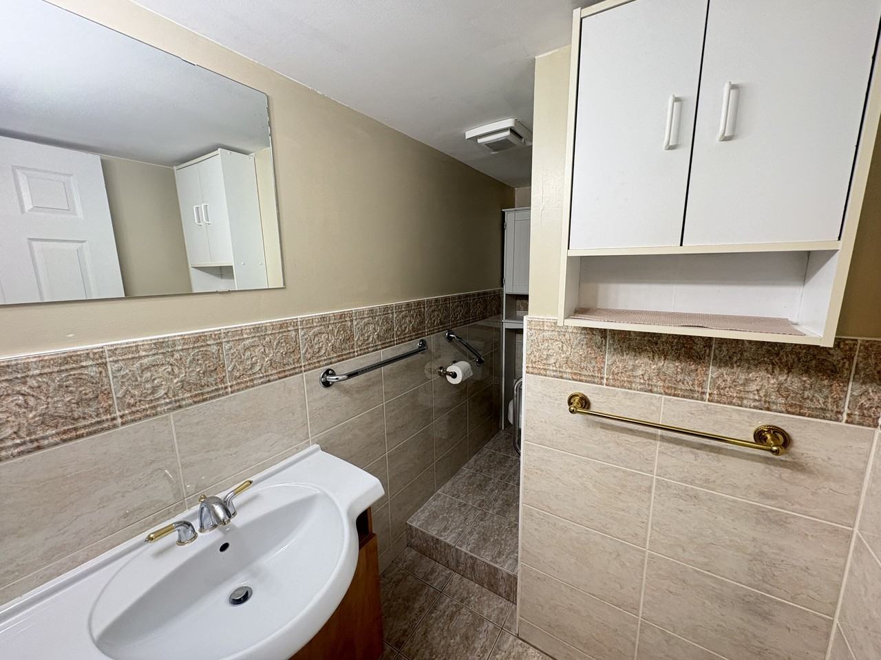 378 Barton St #4 - Photo 6 of 6