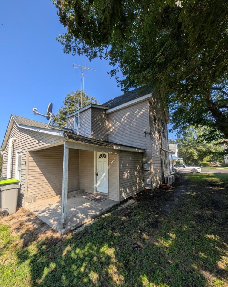 202 E Market St - Photo 2 of 11