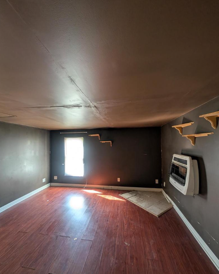 202 E Market St - Photo 4 of 11