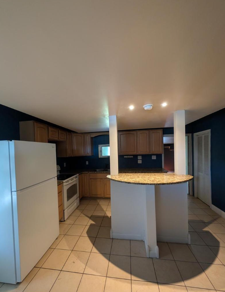 202 E Market St - Photo 6 of 11