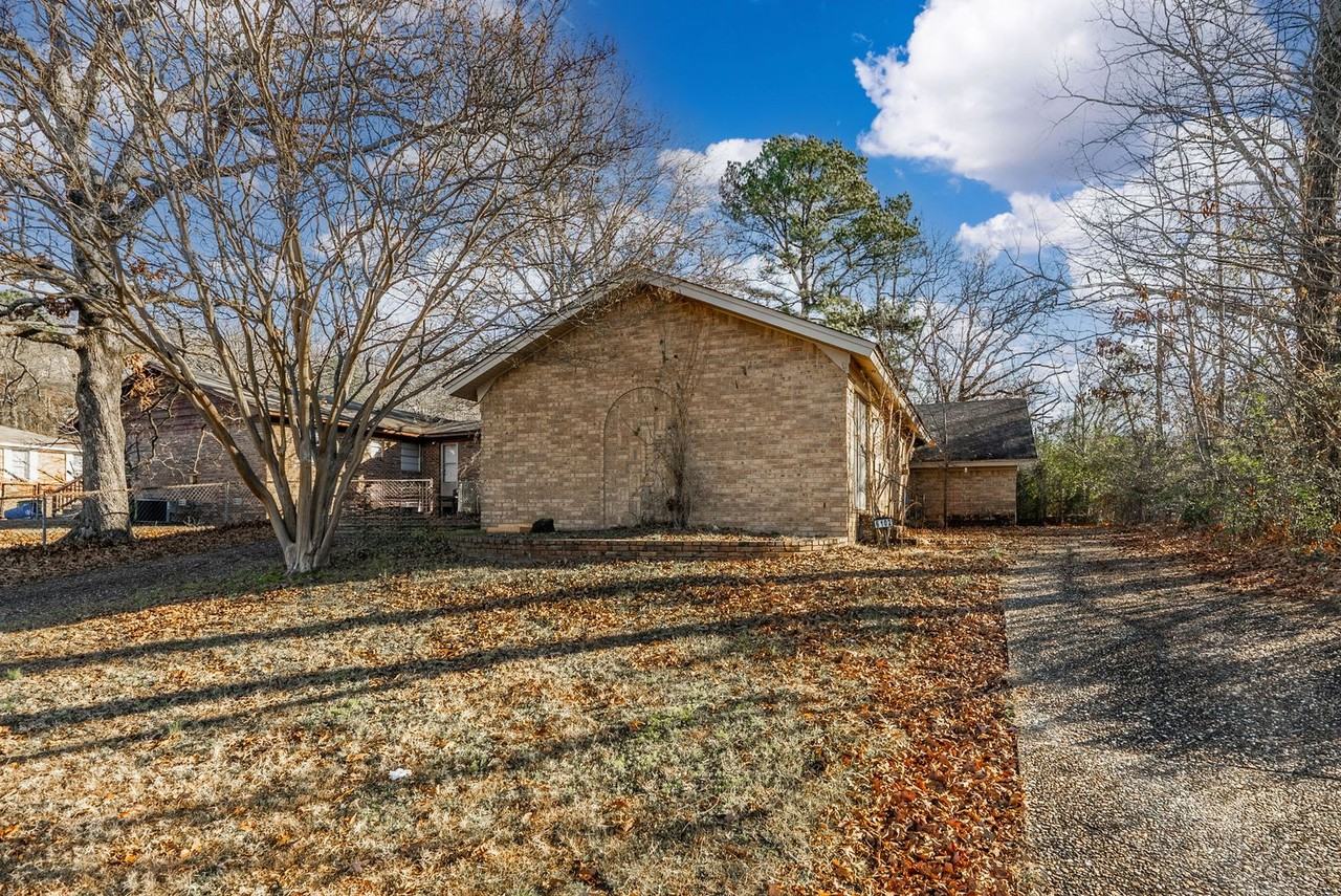 6104 Meadowbrook Ln - Photo 3 of 18