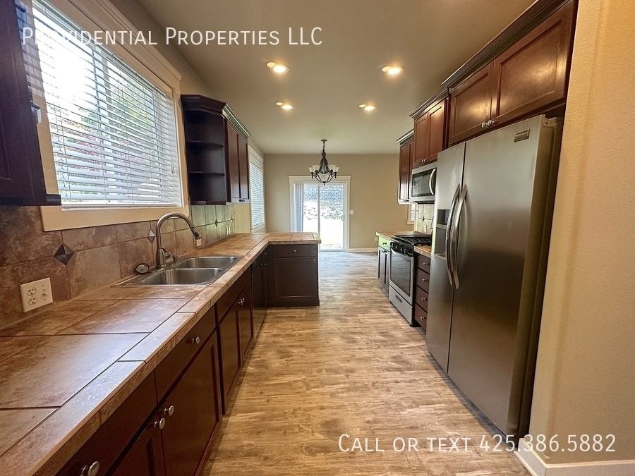 9720 186th St E - Photo 4 of 43