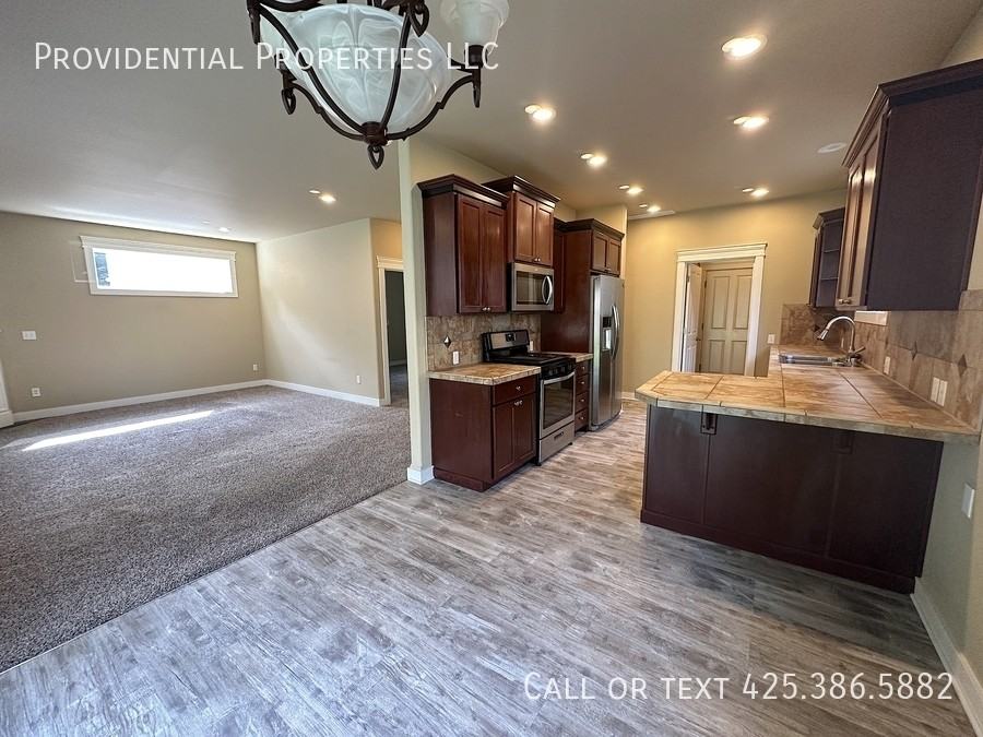 9720 186th St E - Photo 5 of 43