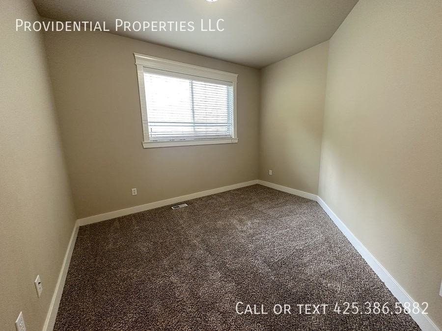 9720 186th St E - Photo 7 of 43