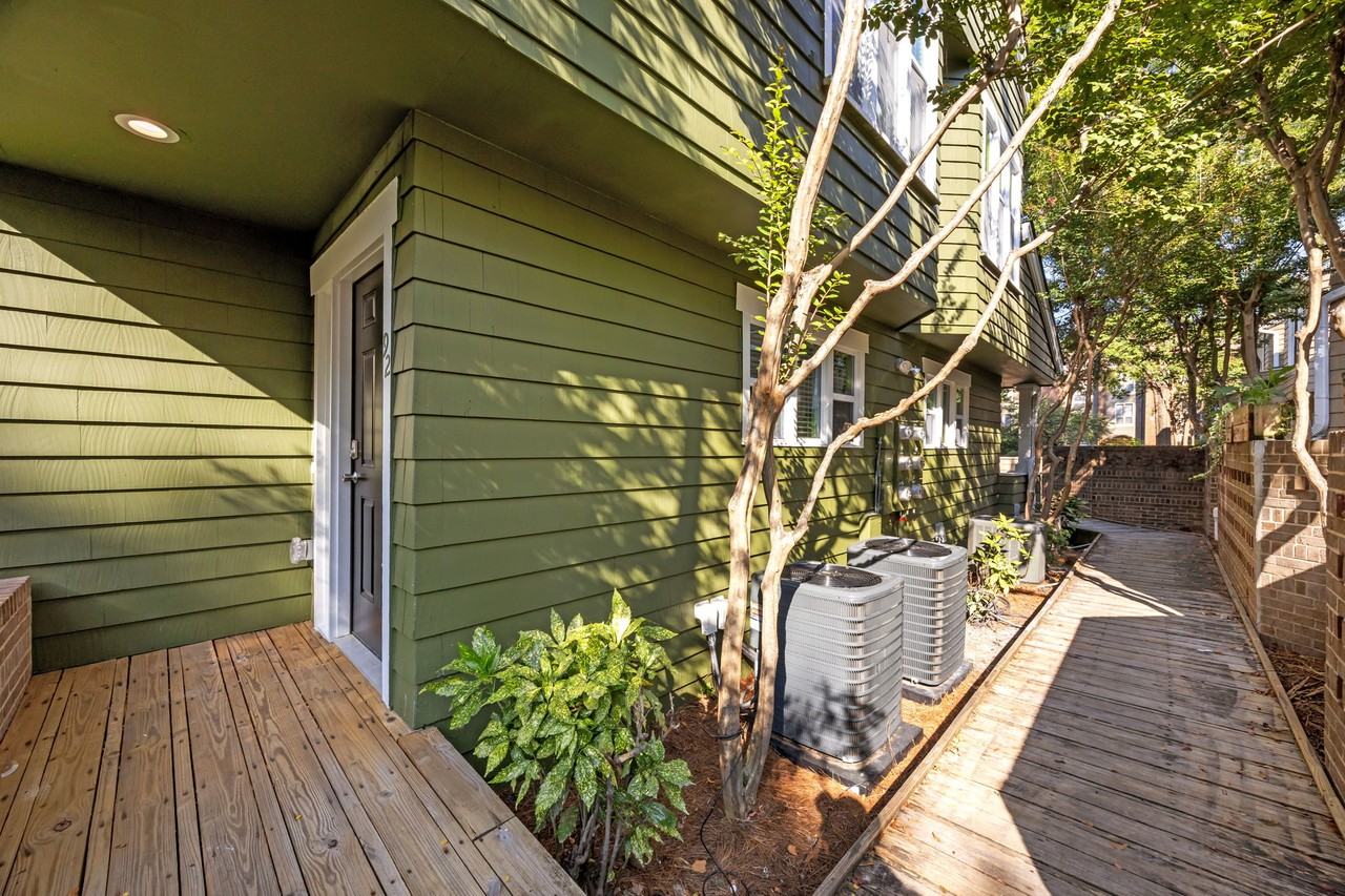 425 W 8th St Apt 92 #92