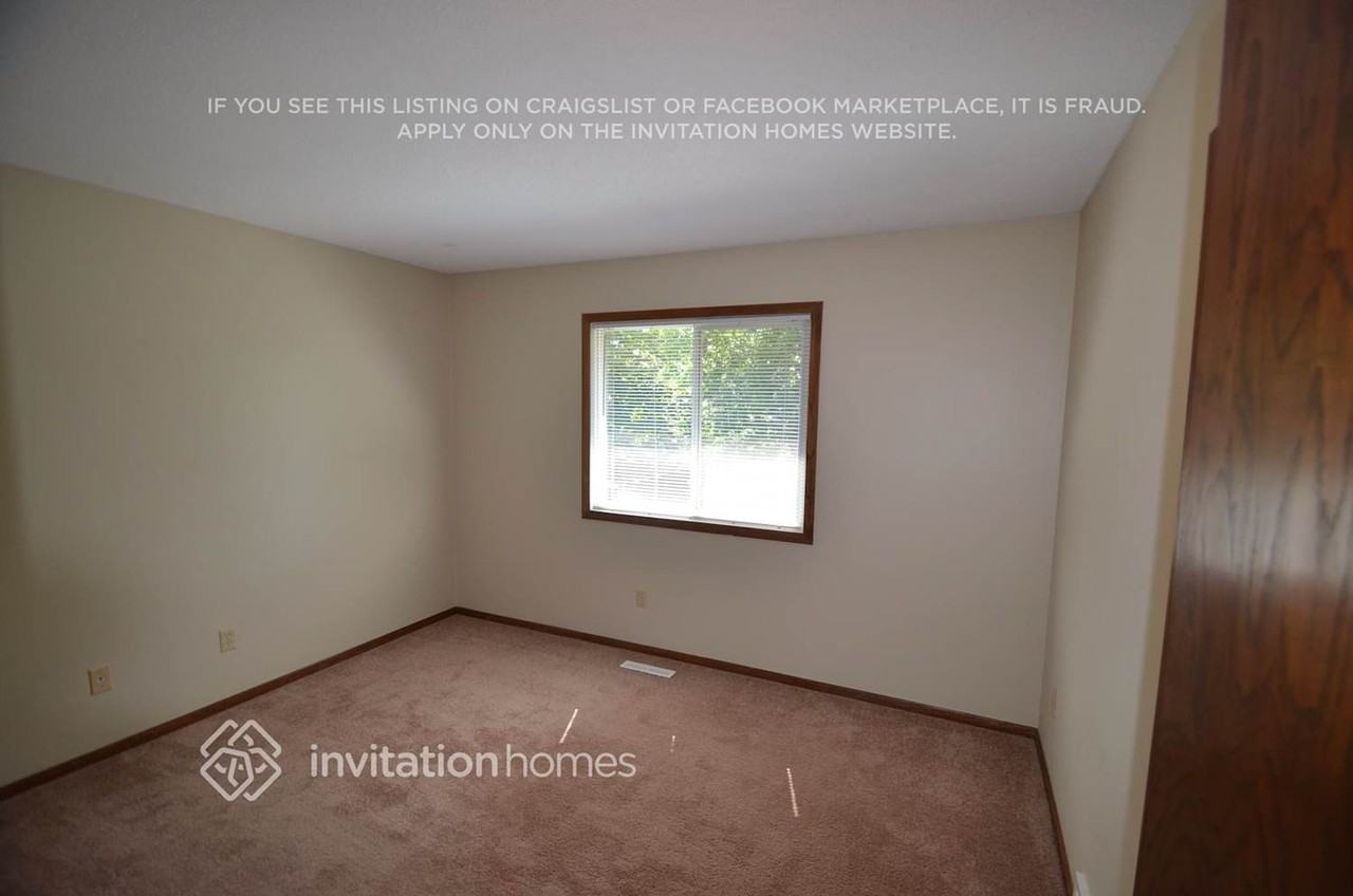 2601 E 121st St - Photo 4 of 8