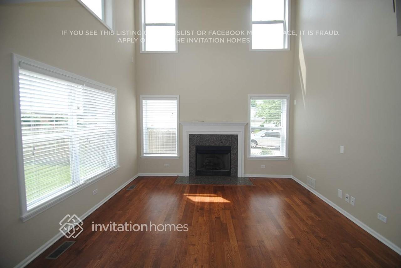 621 Lake Plumleigh Way - Photo 2 of 11