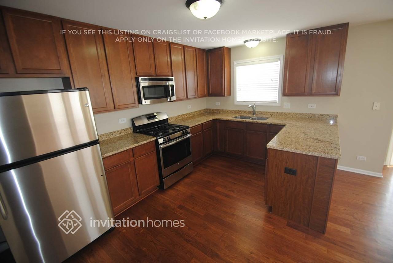 621 Lake Plumleigh Way - Photo 3 of 11