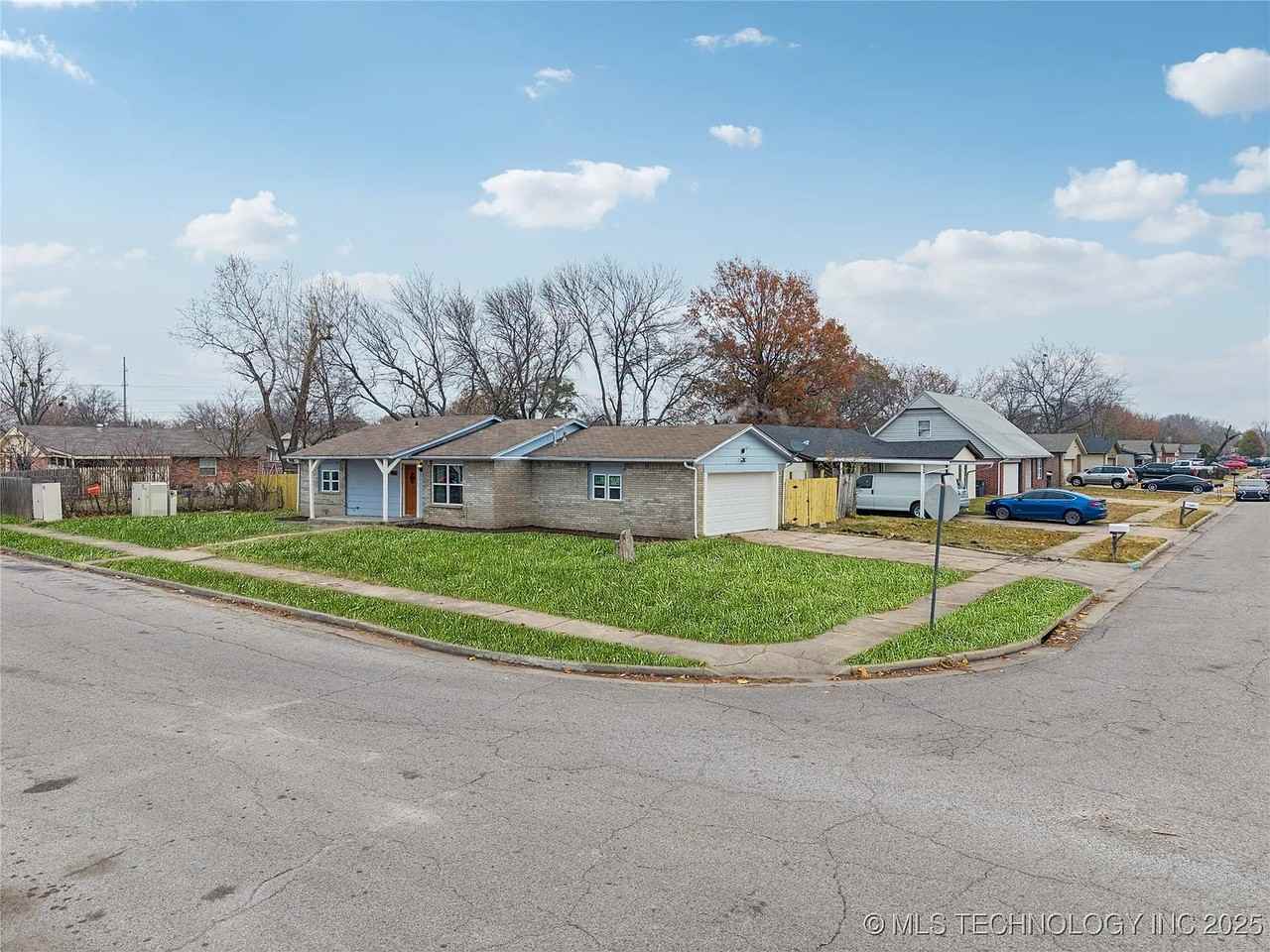 11403 E 37th Pl - Photo 2 of 38