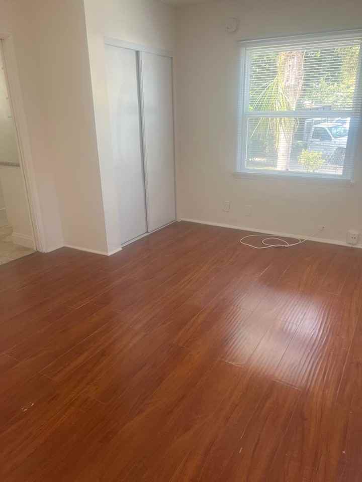 20534 Hartland St #1-5 - Photo 4 of 10