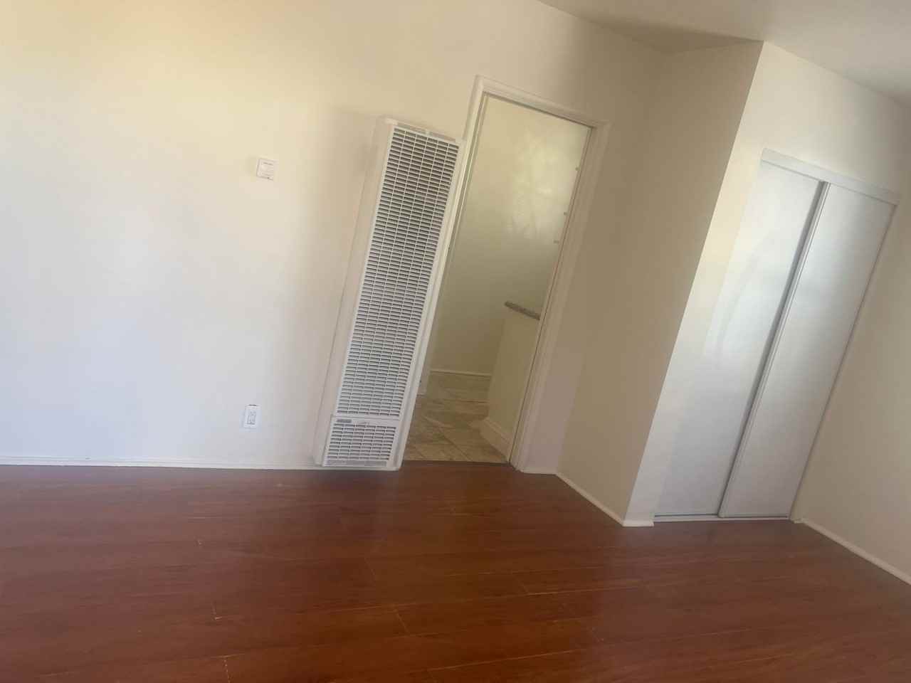 20534 Hartland St #1-5 - Photo 5 of 10