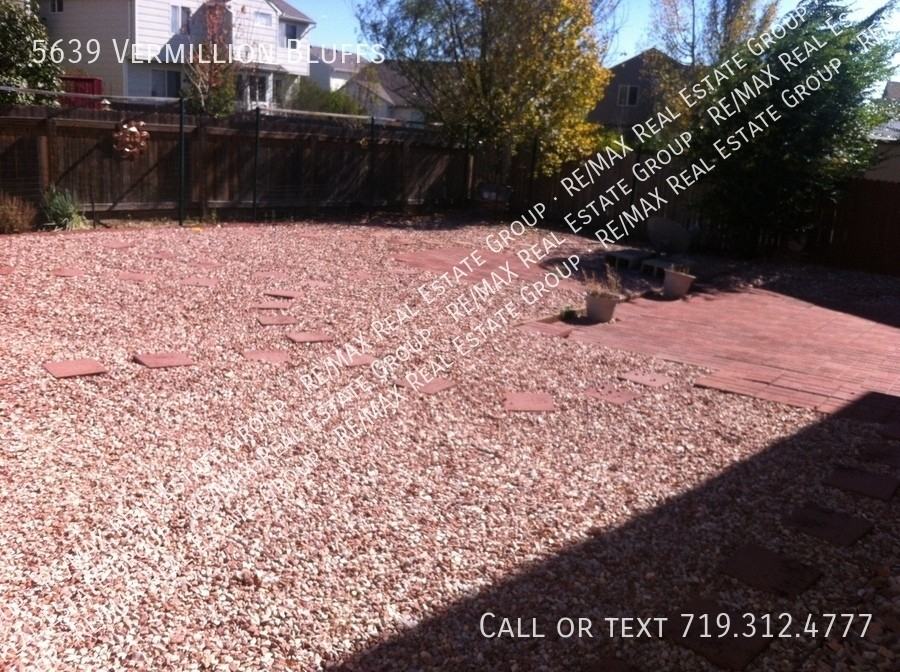 5639 Vermillion Bluffs Dr - Photo 2 of 14