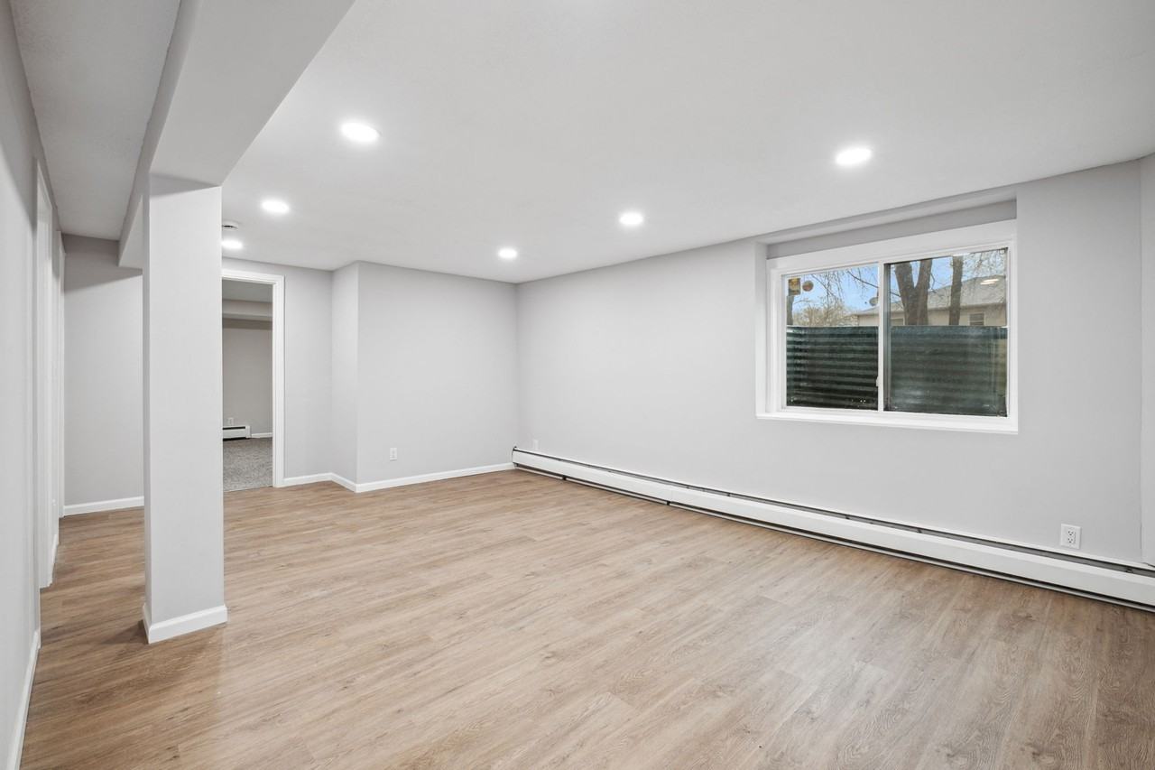 1033 Bluff Ave E - Photo 5 of 12