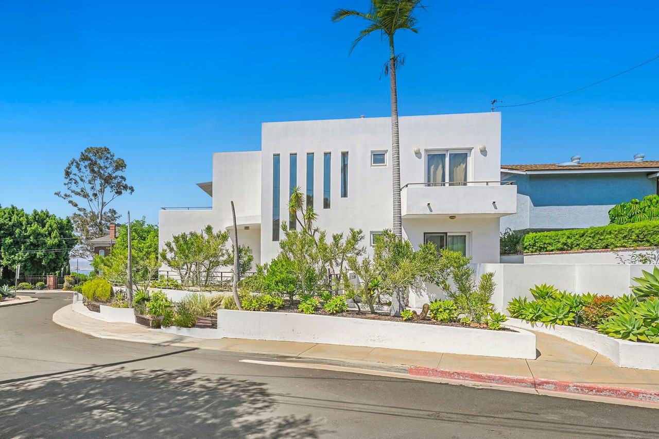 2700 Barnson Pl - Photo 2 of 50