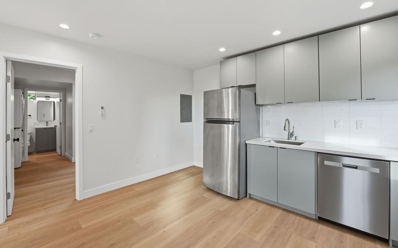 2735 Broadway #3 - Photo 7 of 15