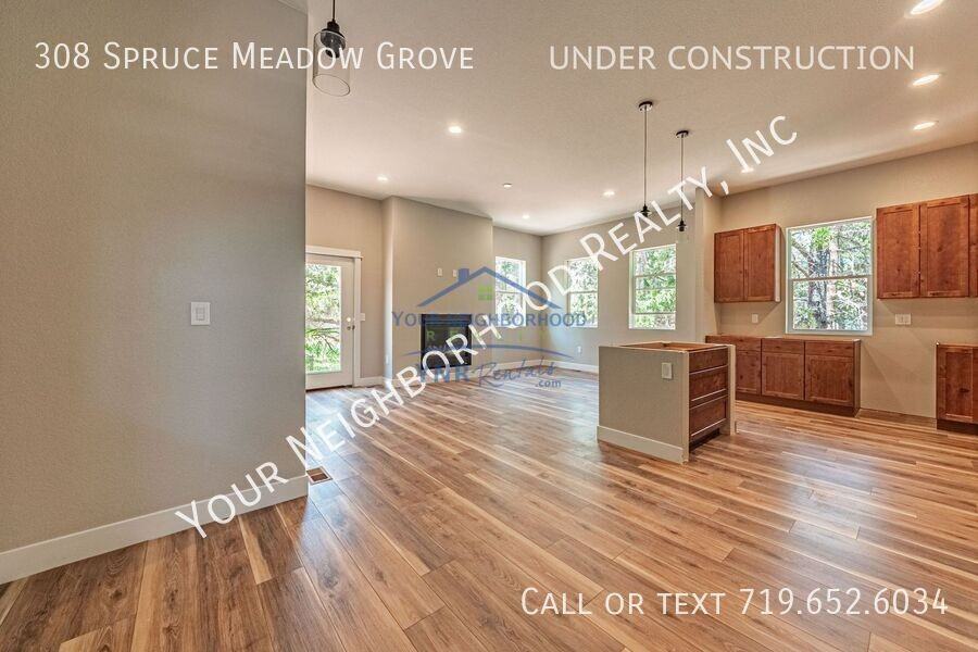 308 Spruce Meadow Grv - Photo 4 of 32