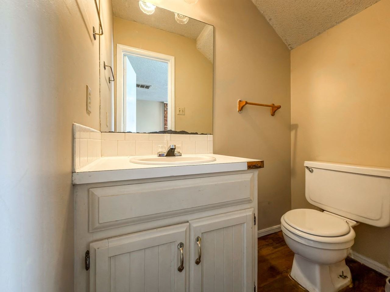 8510 Harvard Dr - Photo 7 of 13