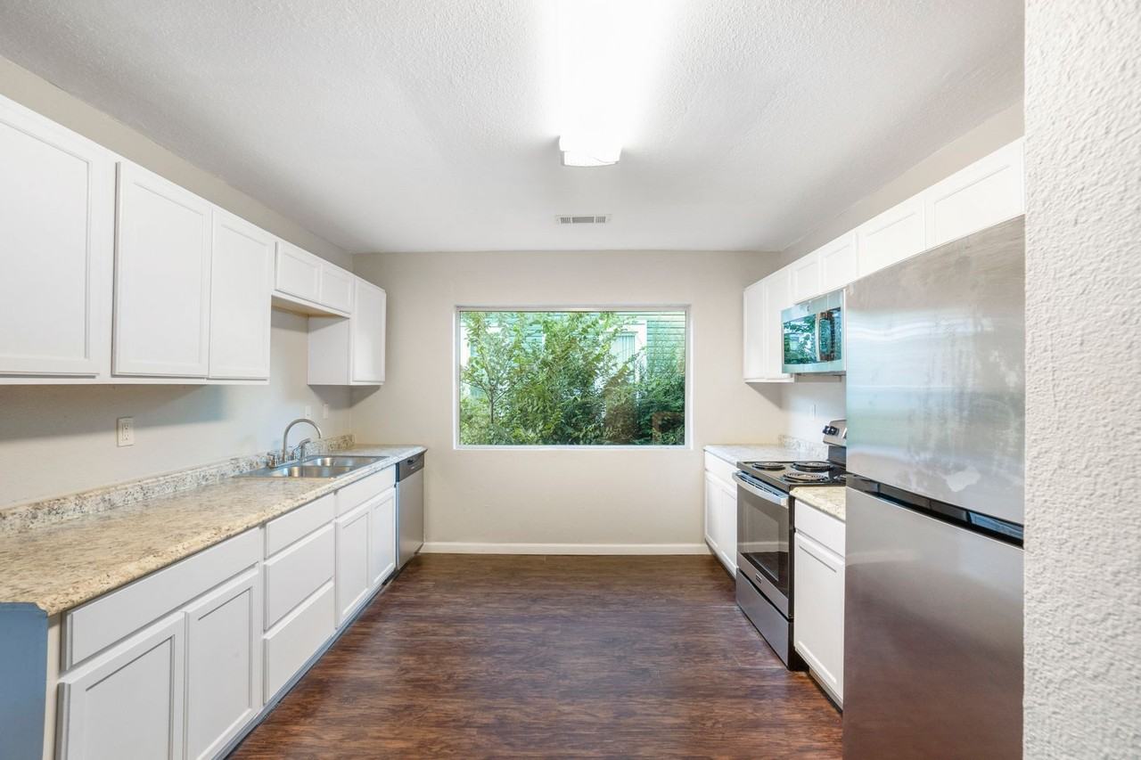 616 S 19th St - Photo 7 of 26