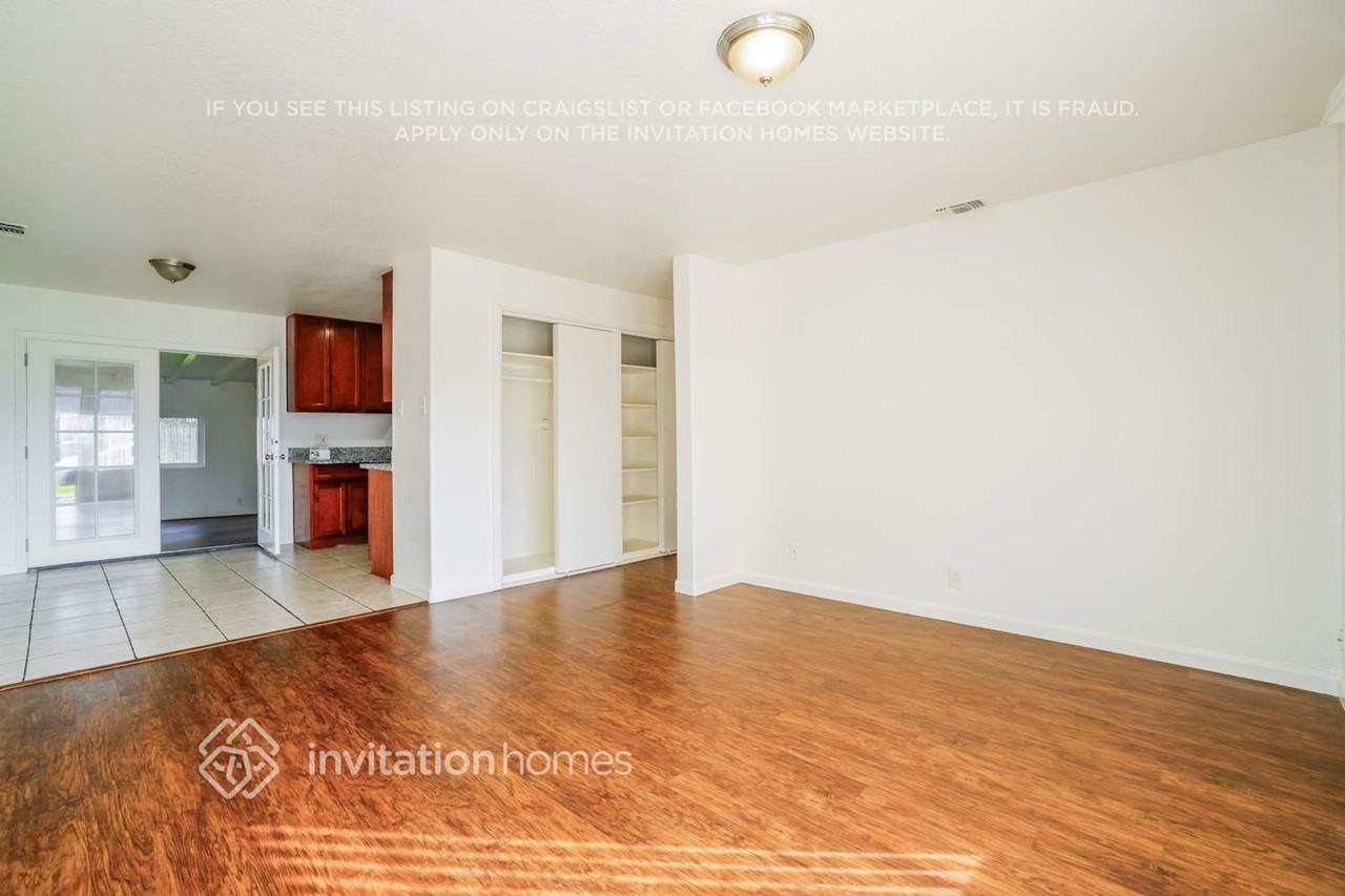 2124 Winafred St - Photo 3 of 17