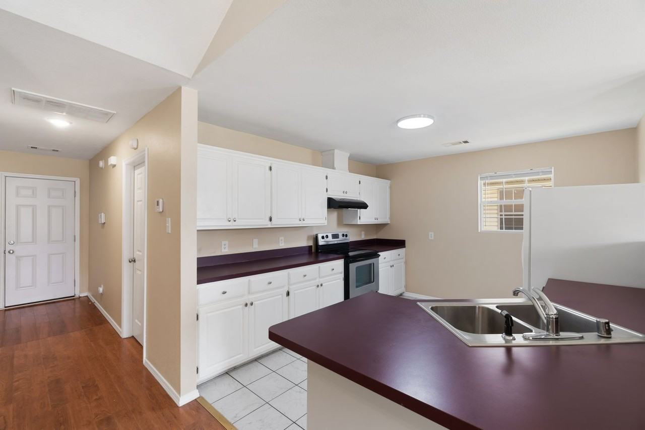 4219 Young St - Photo 6 of 18