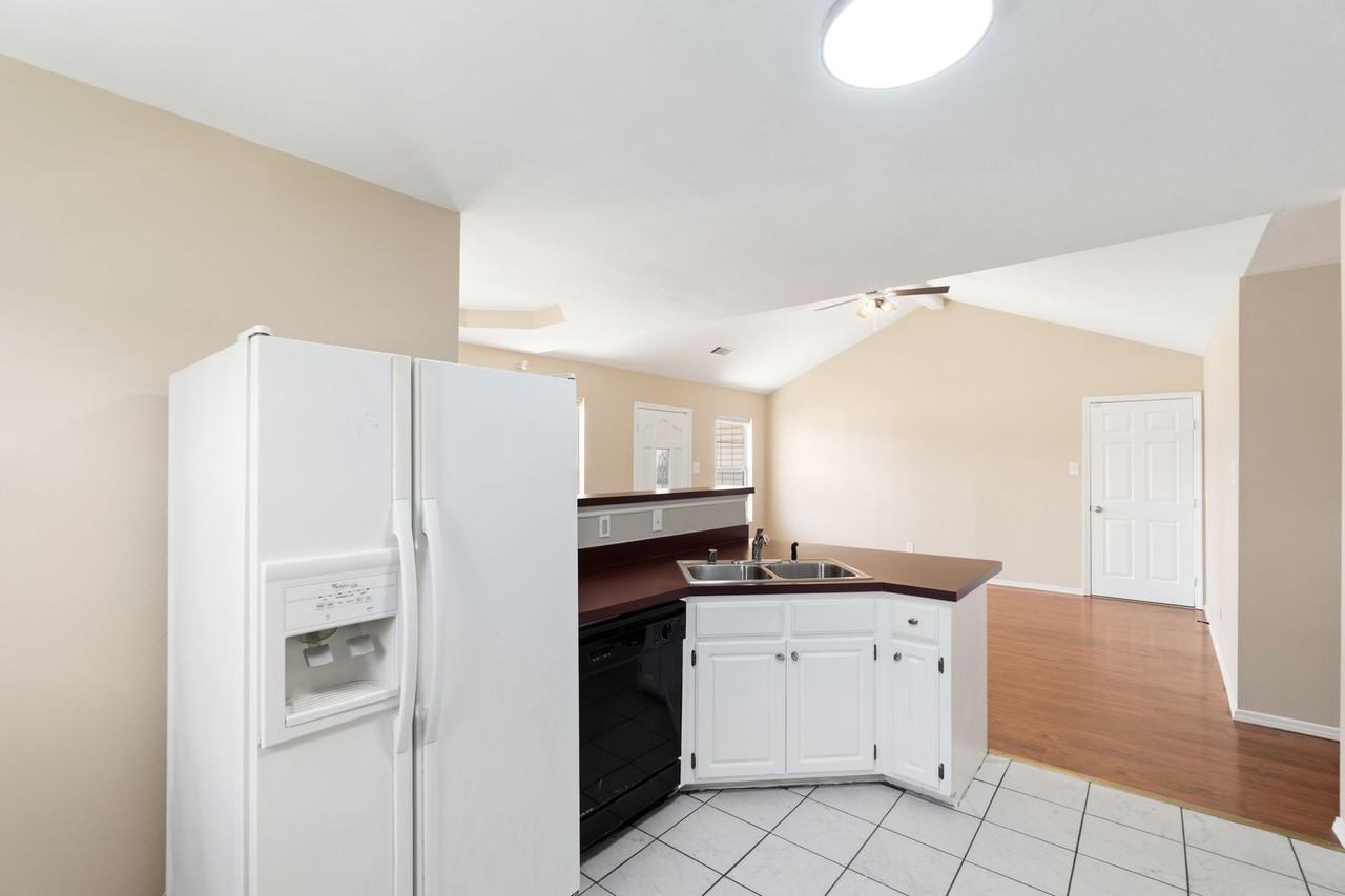 4219 Young St - Photo 7 of 18