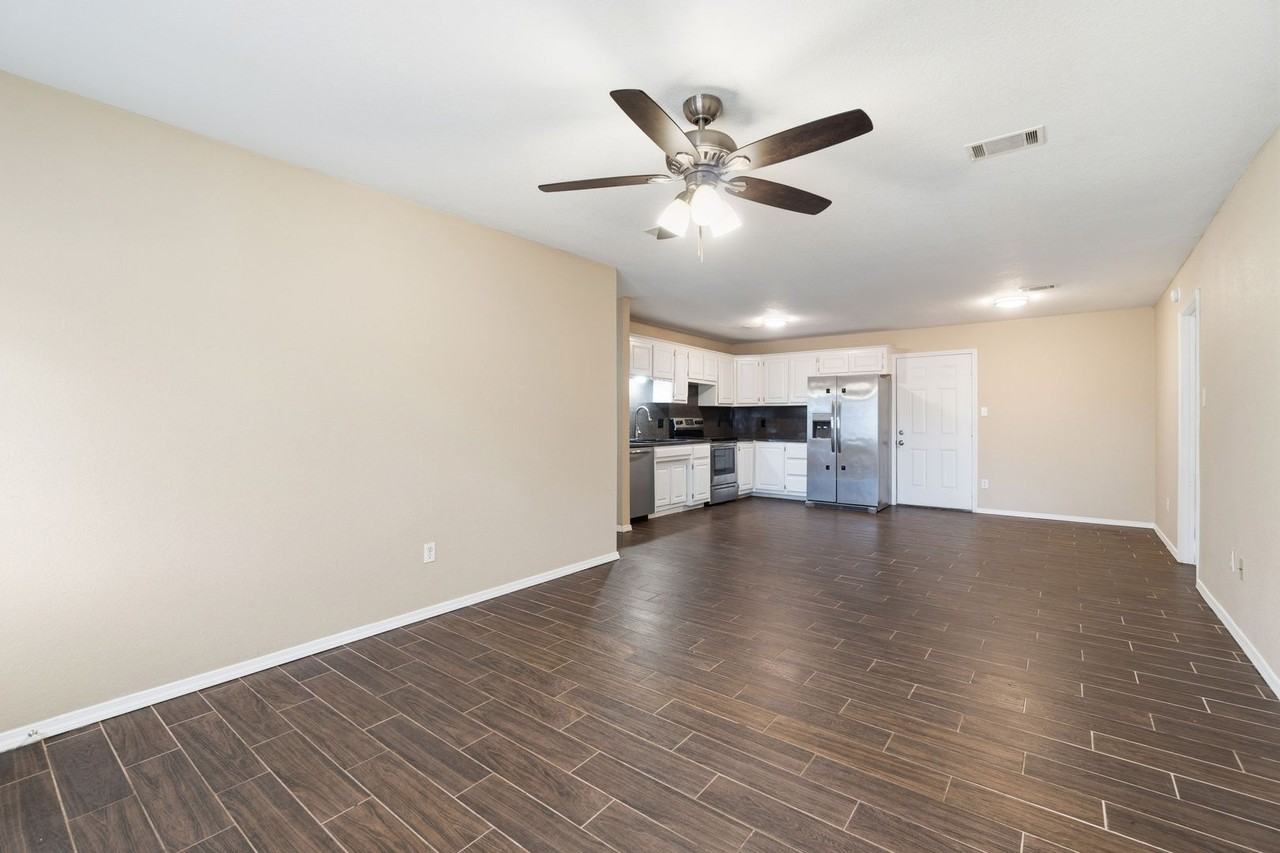 909 Essex St - Photo 5 of 23