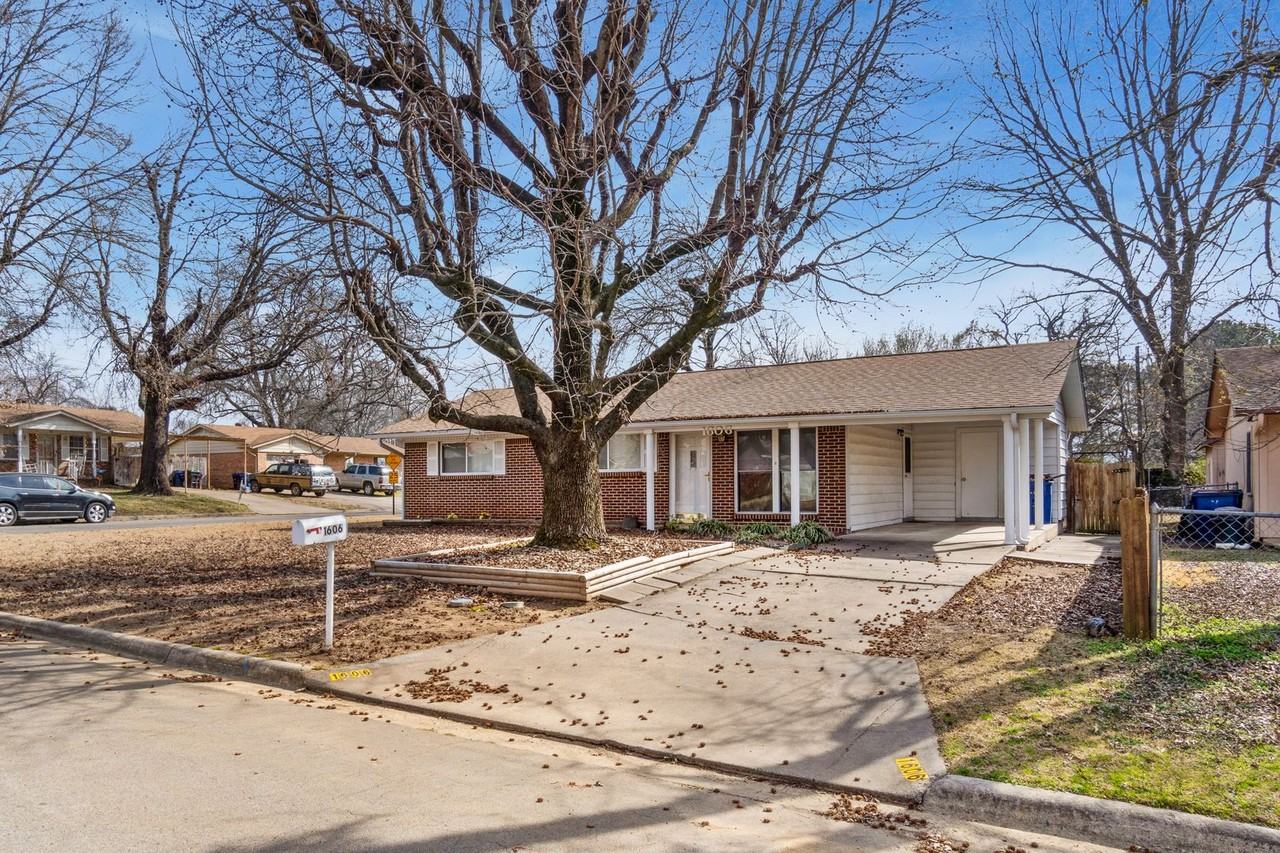 1606 Savannah Dr - Photo 2 of 23