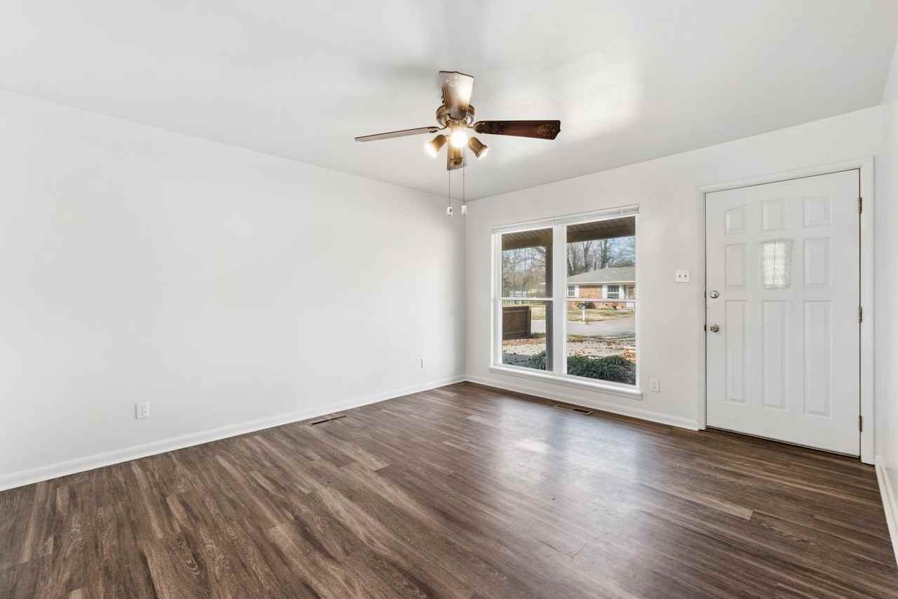 1606 Savannah Dr - Photo 4 of 23