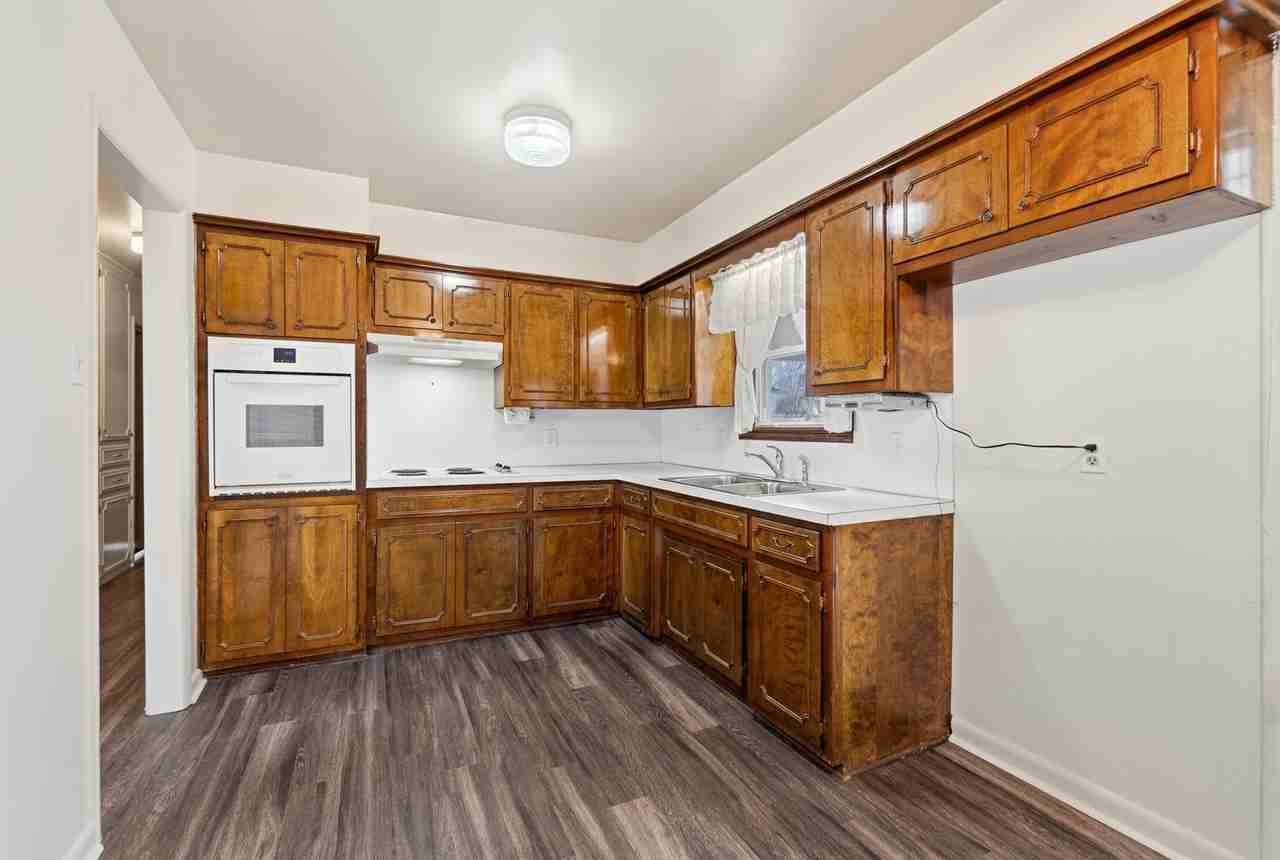 1606 Savannah Dr - Photo 7 of 23