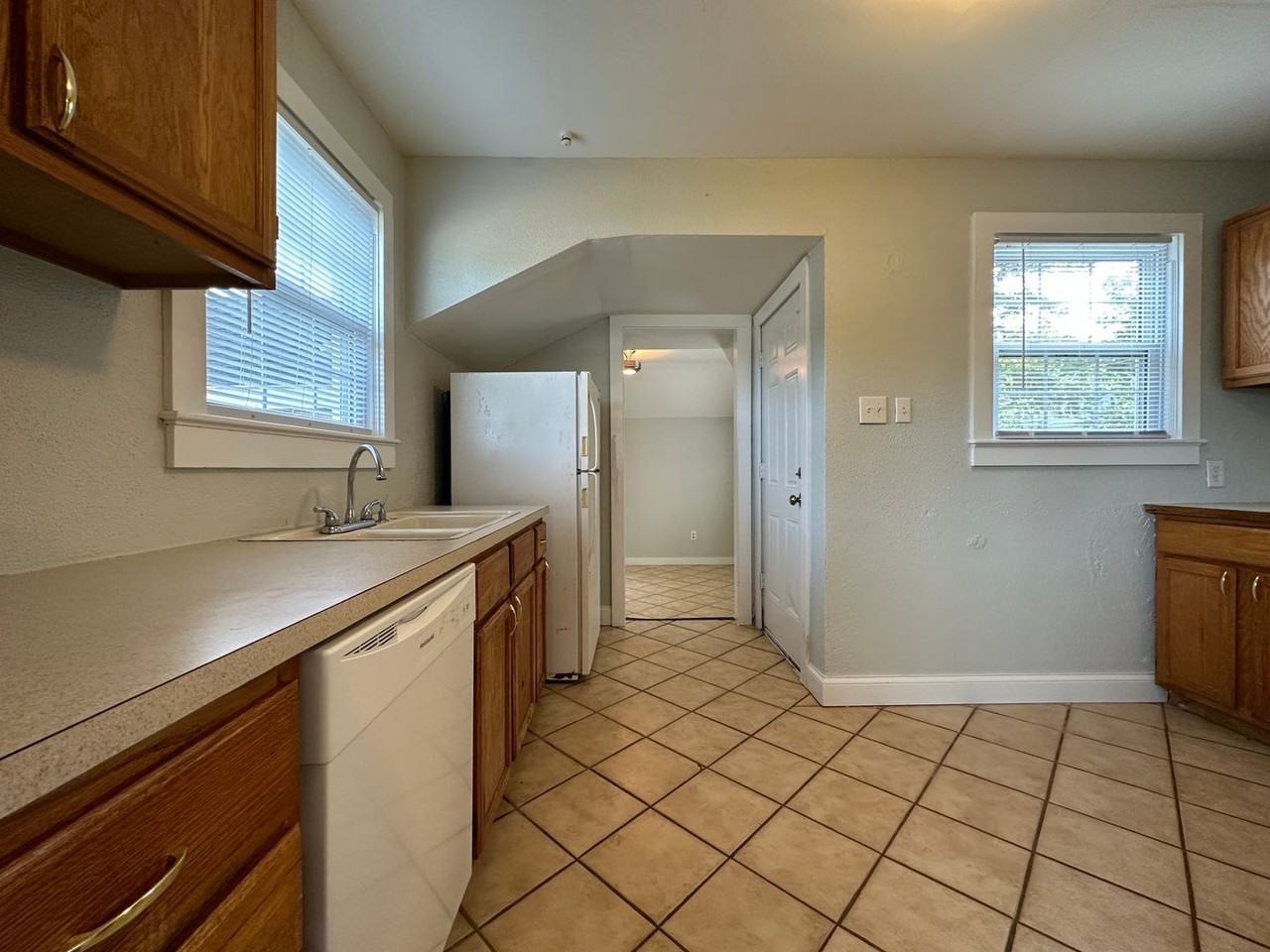 4024 Macarthur Dr - Photo 6 of 18