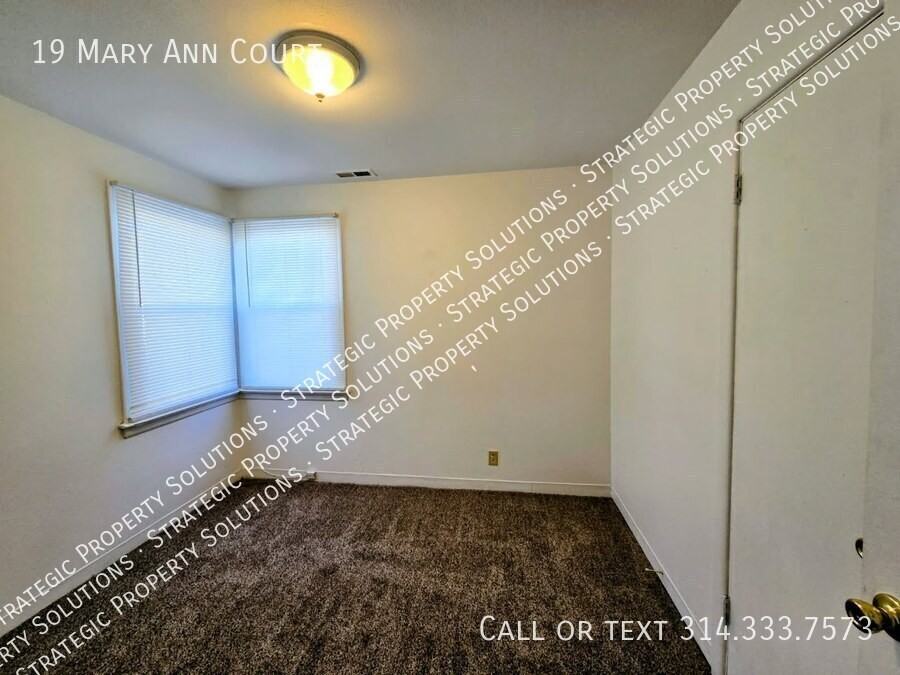 19 Mary Ann Ct - Photo 2 of 9