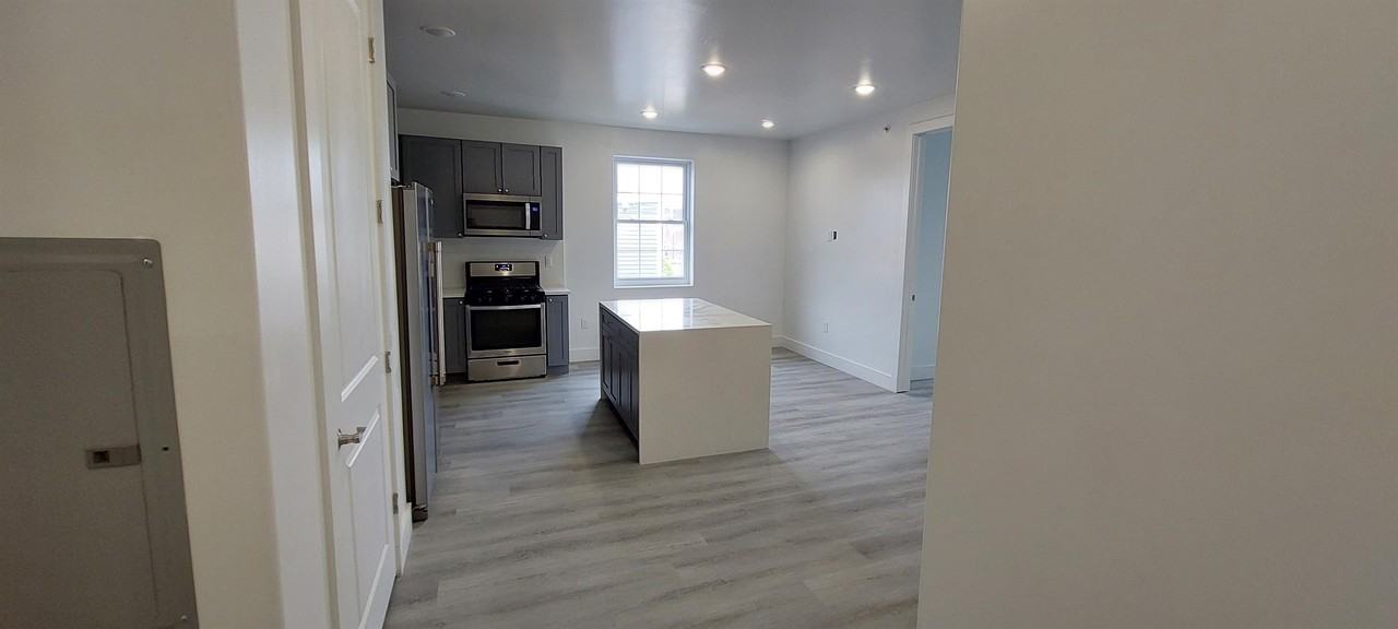 273 Oak StreetApartment # 301 #301 - Photo 2 of 10