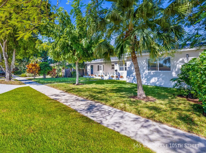 565 Ne 105th St - Photo 3 of 34