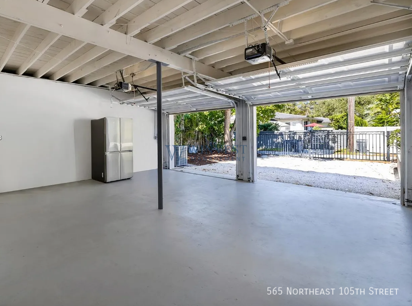 565 Ne 105th St - Photo 6 of 34