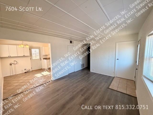 7604 Scott Ln - Photo 3 of 11