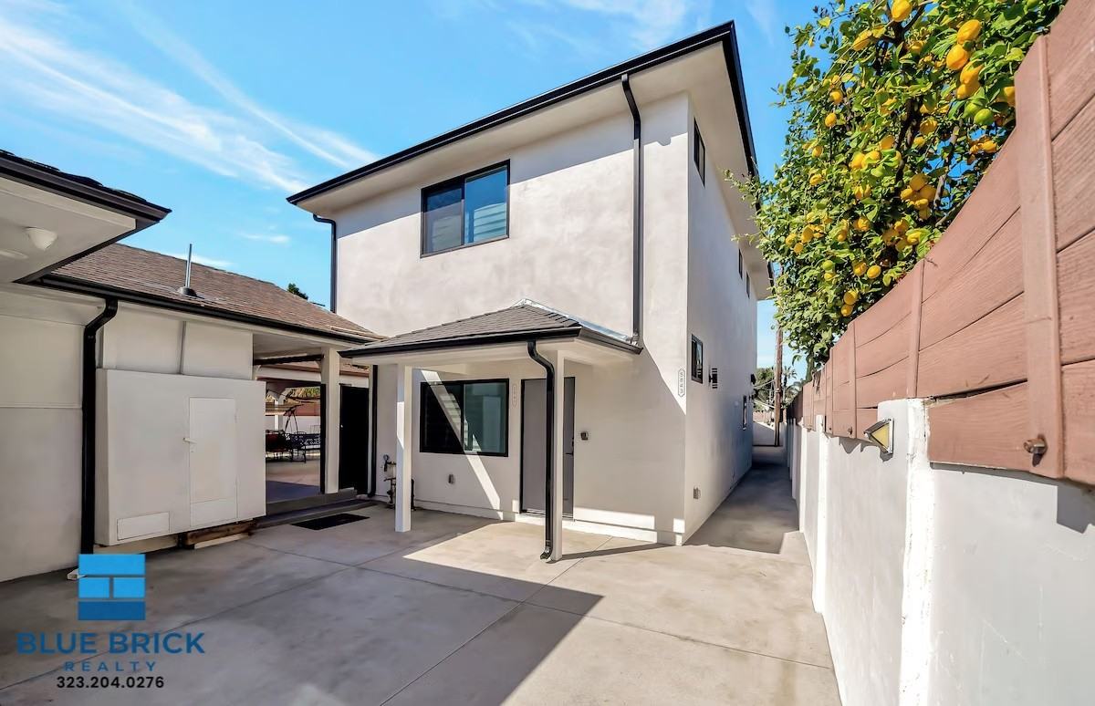 5841 Vanalden Ave - Photo 3 of 31