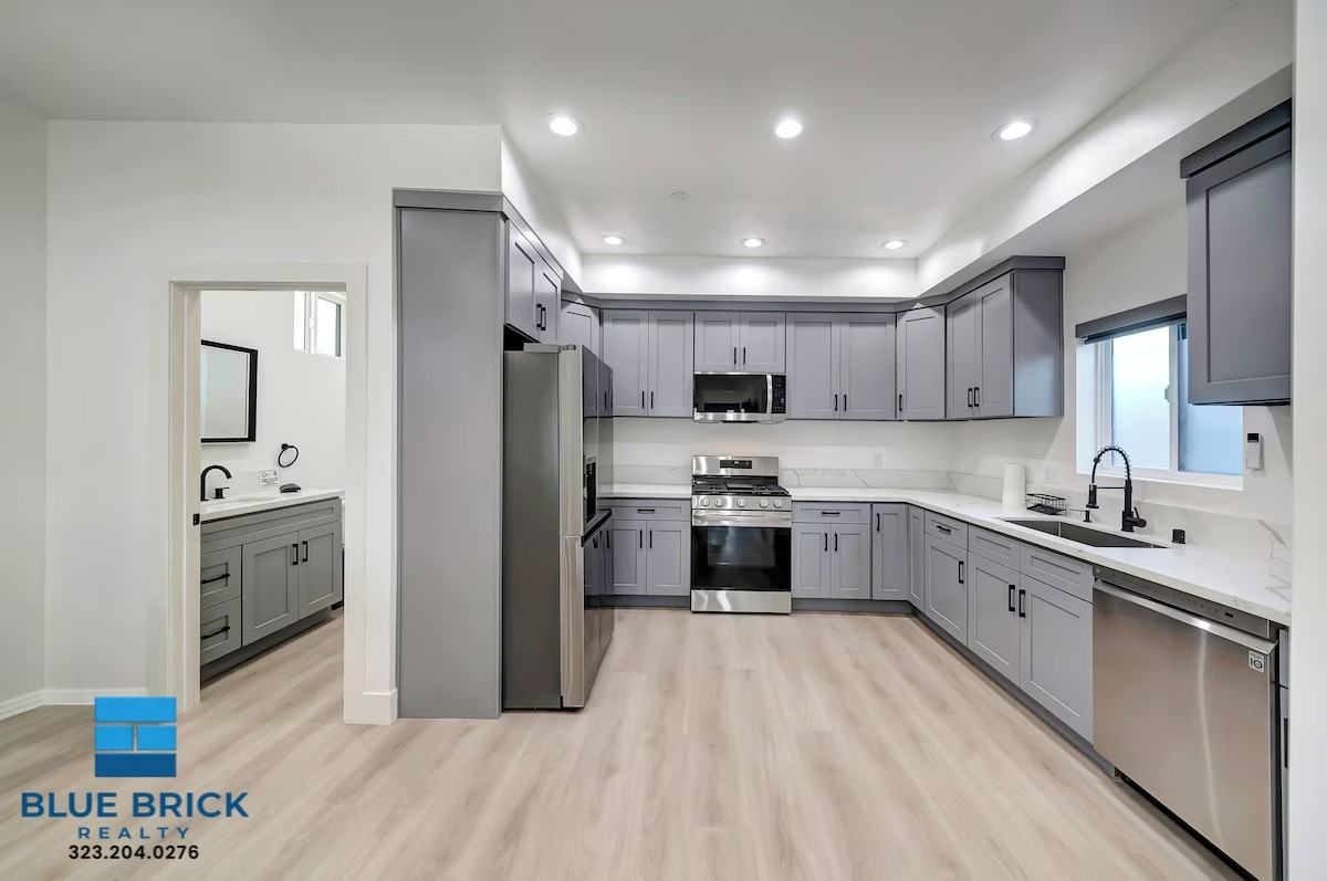 5841 Vanalden Ave - Photo 6 of 31